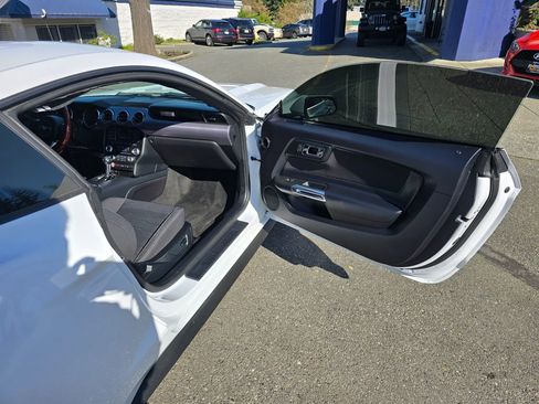 Used 2016 Ford Mustang Coupe RWD image 11