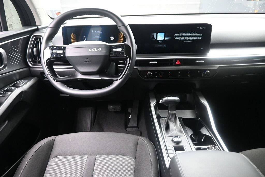 Used 2026 Kia Sorento LX FWD image 9