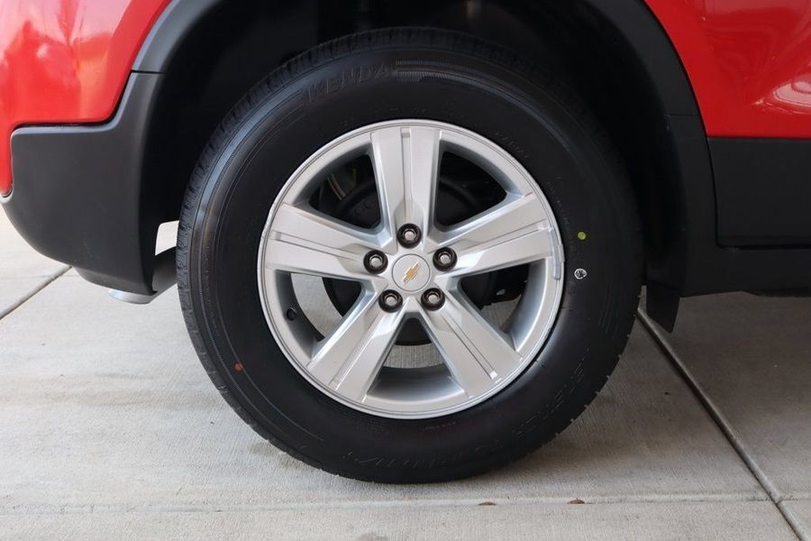Used 2020 Chevrolet Trax LS w/ Tint and Cruise Package FWD image 11