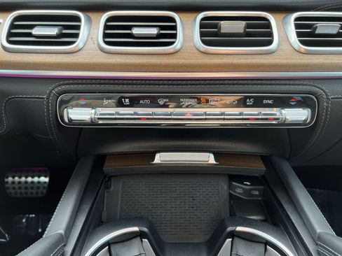 Used 2024 Mercedes-Benz GLS 580 4MATIC image 20