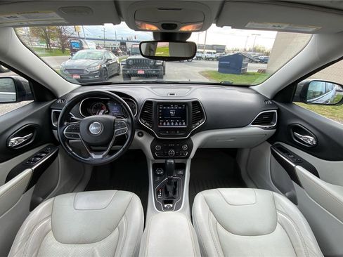 Used 2021 Jeep Cherokee Latitude Lux w/ Comfort/Convenience Group AWD/4WD image 31