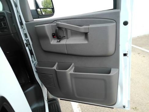 Used 2025 Chevrolet Express 3500 LT w/ LT Preferred Equipment Group RWD image 18