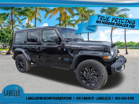 Used 2025 Jeep Wrangler Unlimited Sahara w/ Safety Group AWD/4WD image 2
