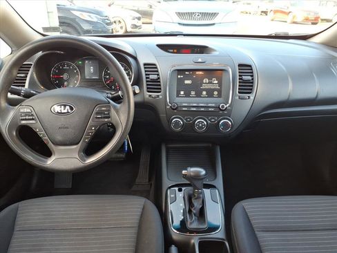 Used 2018 Kia Forte LX w/ LX Popular Package image 6