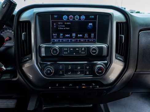 Used 2018 Chevrolet Silverado 1500 LT w/ LT Convenience Package AWD/4WD image 19