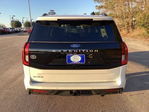 New 2025 Ford Expedition Active image 8