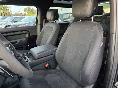 Certified 2024 Land Rover Defender 90 V8 image 17