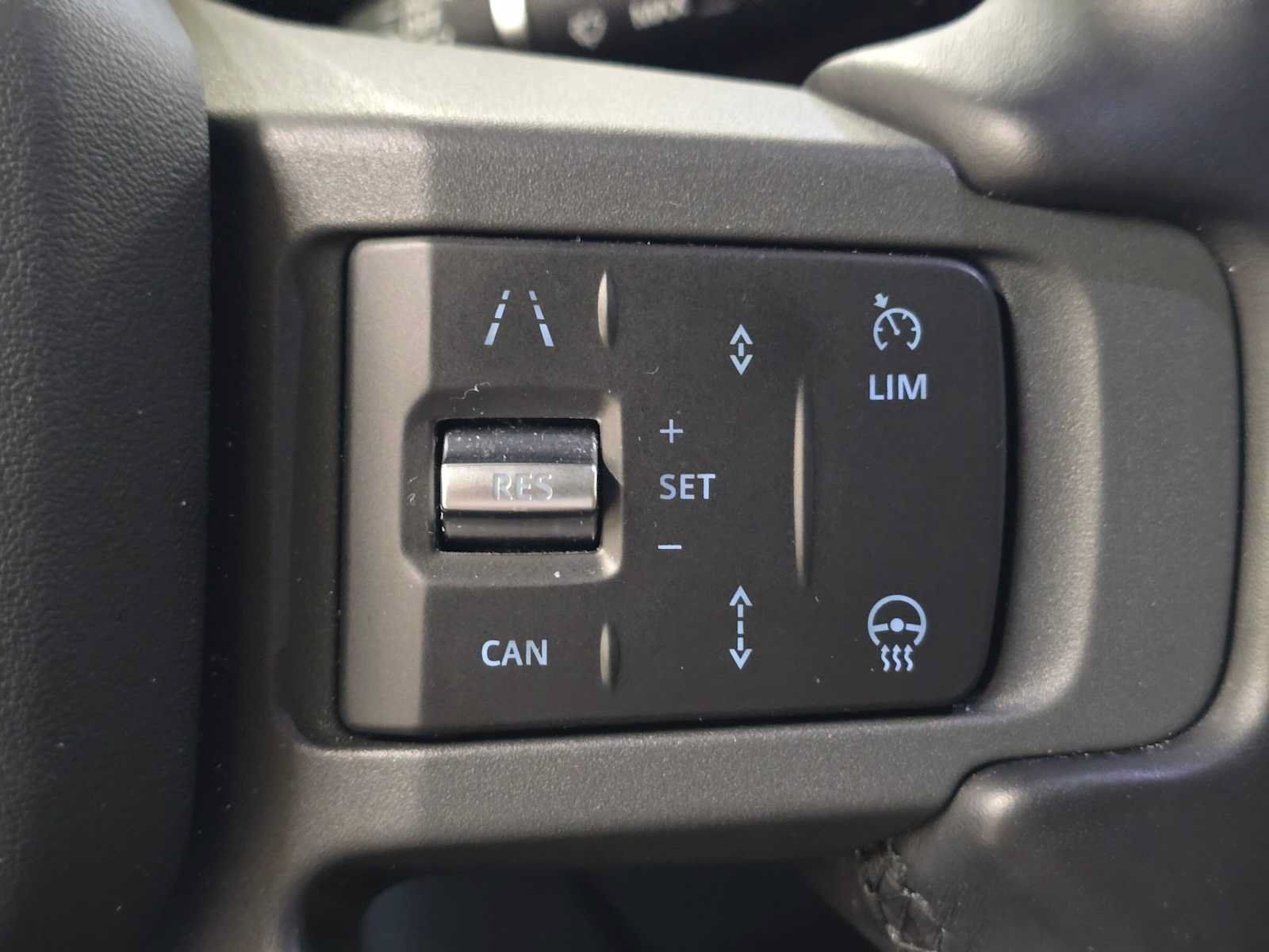 Used 2025 Land Rover Defender 130 X-Dynamic SE AWD/4WD image 34