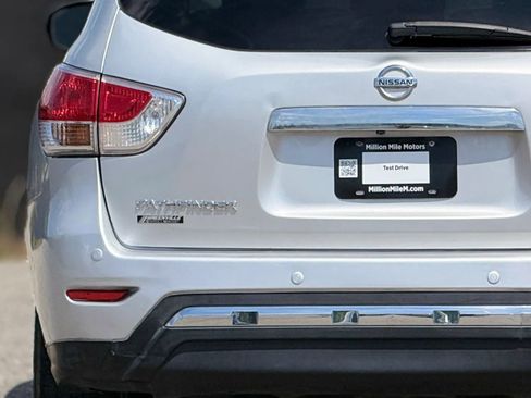 Used 2015 Nissan Pathfinder SV FWD image 13