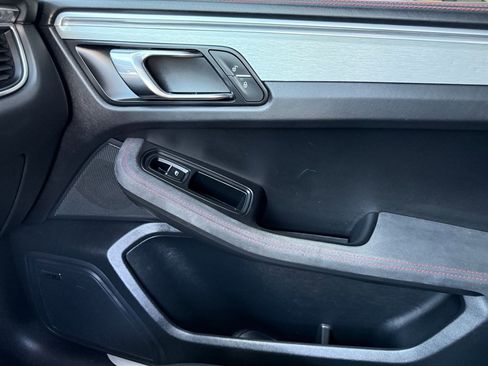 Used 2017 Porsche Macan GTS image 31