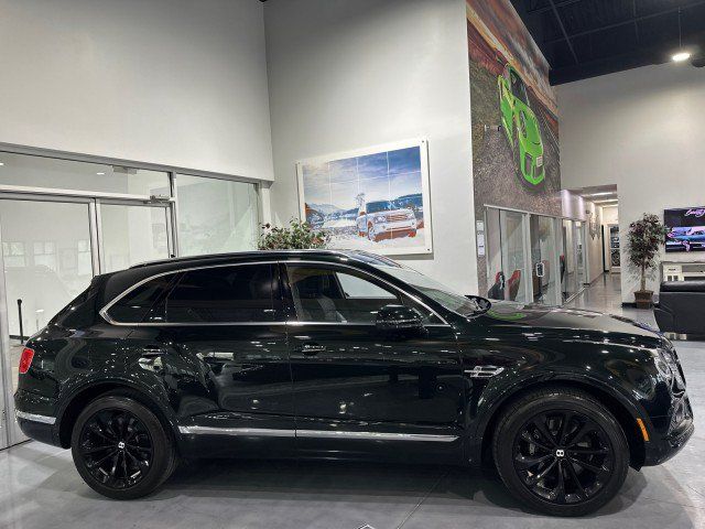 Used 2017 Bentley Bentayga AWD/4WD image 28