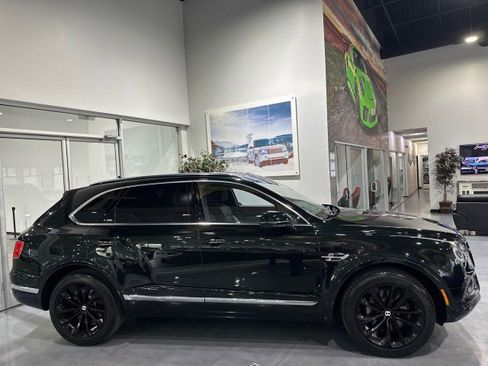 Used 2017 Bentley Bentayga AWD/4WD image 28