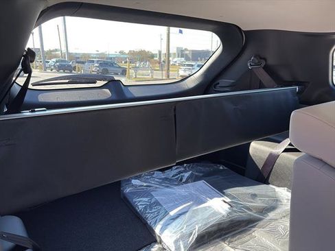 New 2025 Mitsubishi Outlander SEL image 11