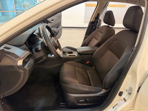 Used 2025 Nissan Altima 2.5 SV FWD image 25