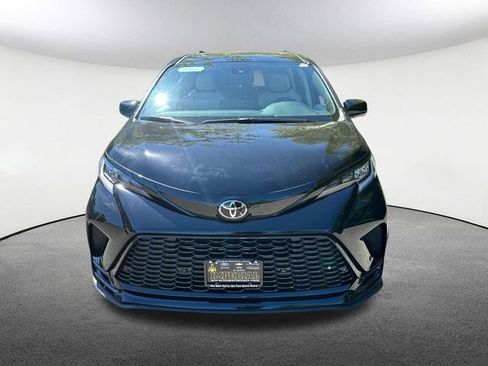 New 2026 Toyota Sienna XSE AWD/4WD image 4