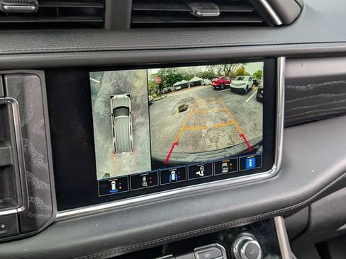 Used 2022 GMC Yukon Denali w/ Denali Ultimate Package image 27