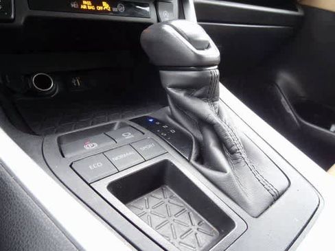 Used 2023 Toyota RAV4 XLE Premium image 29