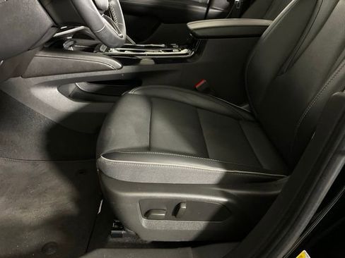 Used 2023 Buick Envision Essence image 32