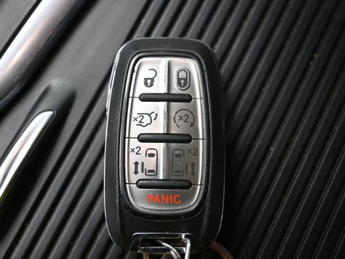 Used 2022 Chrysler Pacifica Touring-L image 34