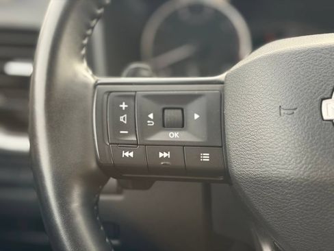 Used 2025 Nissan Rogue SV AWD/4WD image 24