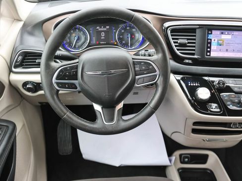 Used 2022 Chrysler Voyager LX image 19