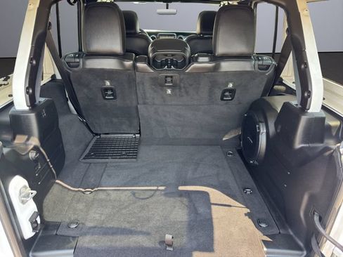 Used 2018 Jeep Wrangler Unlimited Sahara w/ Dual Top Group AWD/4WD image 26