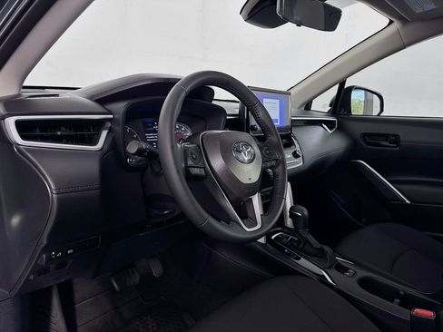 Used 2024 Toyota Corolla Cross LE image 12