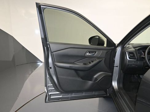 Certified 2024 Nissan Rogue SV FWD image 10
