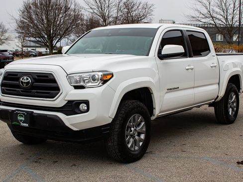 Used 2019 Toyota Tacoma SR5 image 3