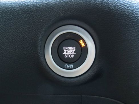 New 2025 Chrysler Voyager LX image 24