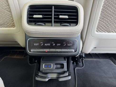 Used 2024 Mercedes-Benz GLS 450 4MATIC image 10
