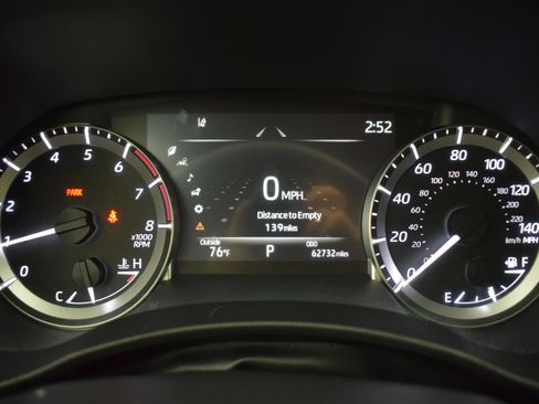 Used 2023 Toyota Highlander LE AWD/4WD image 19