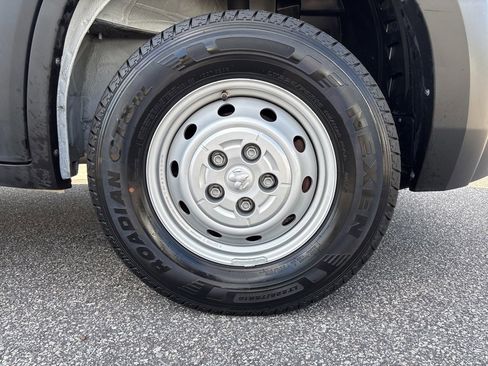 Used 2023 RAM ProMaster 2500 w/ Driver Convenience Group image 19