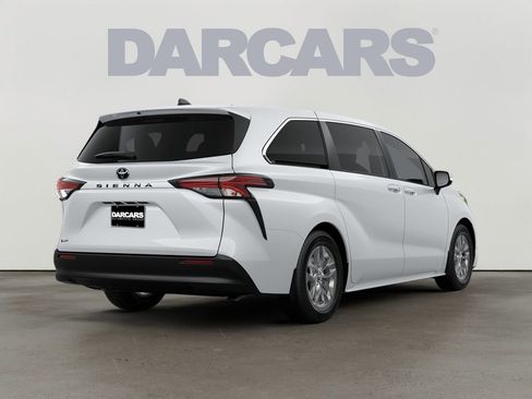 New 2026 Toyota Sienna LE image 7