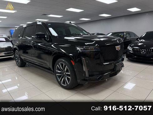 Used 2021 Cadillac Escalade ESV Sport Platinum image 1