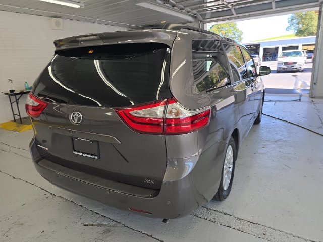 Used 2015 Toyota Sienna XLE Premium FWD image 5