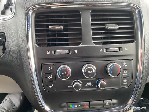 Used 2019 Dodge Grand Caravan SXT FWD image 38
