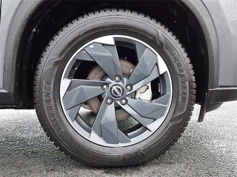 Used 2024 Nissan Rogue SV image 11