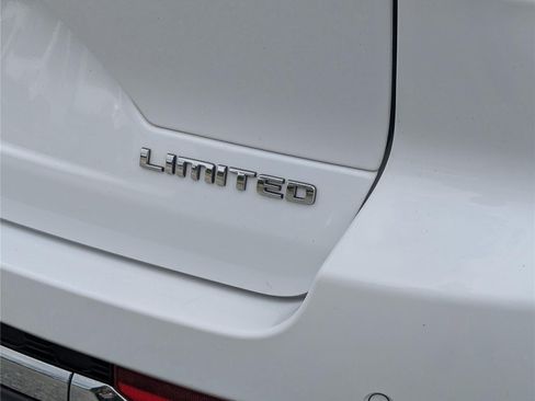 Used 2022 Jeep Grand Cherokee Limited AWD/4WD image 10