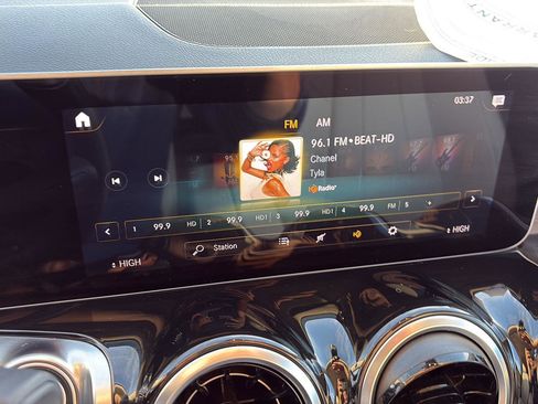 Used 2020 Mercedes-Benz GLB 250 4MATIC image 18