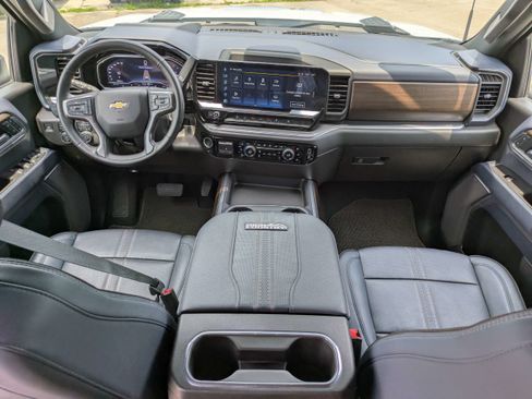 Used 2025 Chevrolet Silverado 3500 High Country w/ High Country Premium Package AWD/4WD image 15