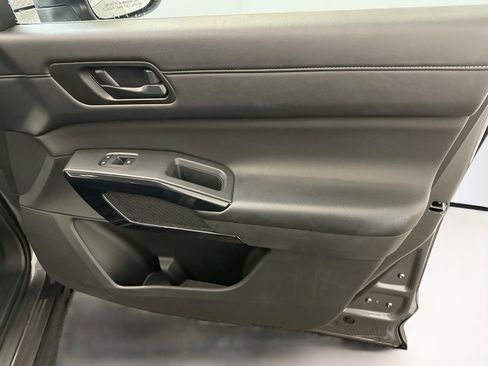 Used 2025 Nissan Pathfinder SV AWD/4WD image 34