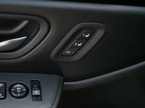 Used 2025 Honda Pilot EX-L image 19