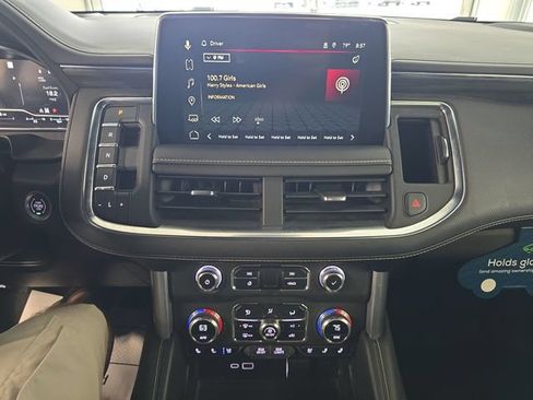 Certified 2023 GMC Yukon SLT w/ SLT Luxury Package AWD/4WD image 16