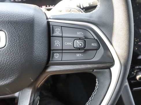 New 2025 Jeep Grand Cherokee Limited w/ Luxury Tech Group II image 28