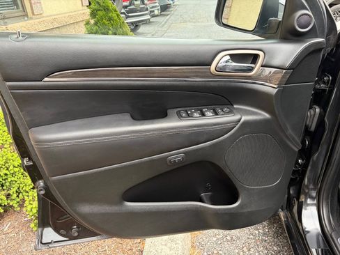 Used 2015 Jeep Grand Cherokee Overland AWD/4WD image 38