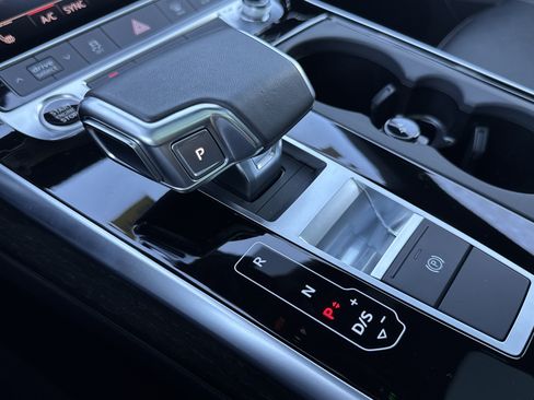 Used 2025 Audi Q8 Premium AWD/4WD image 27