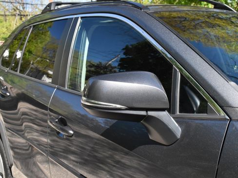 Used 2021 Toyota RAV4 LE AWD/4WD image 33