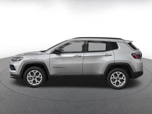 Used 2025 Jeep Compass Limited AWD/4WD image 3