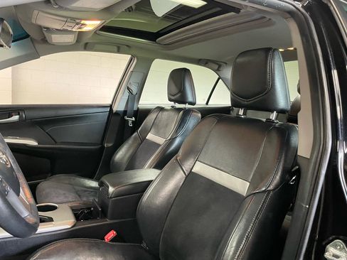 Used 2013 Toyota Camry SE w/ Leather Pkg FWD image 9
